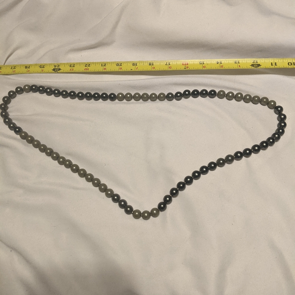 1950-1970, costume jewelry, "39 necklace, plastic, blk, grey